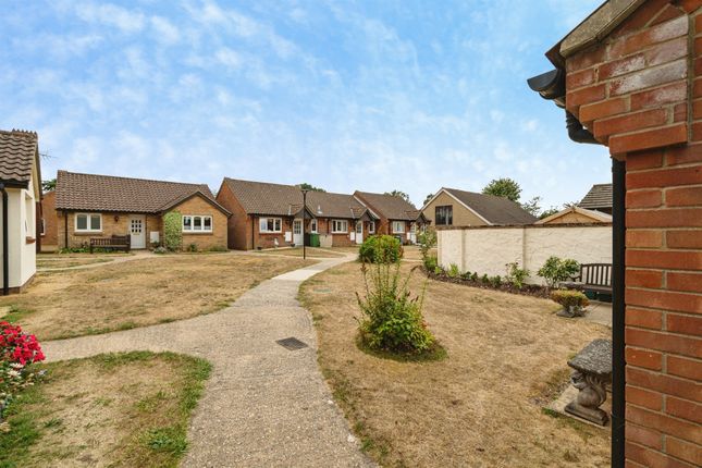 18, Churchfield Green, Norwich photo 4