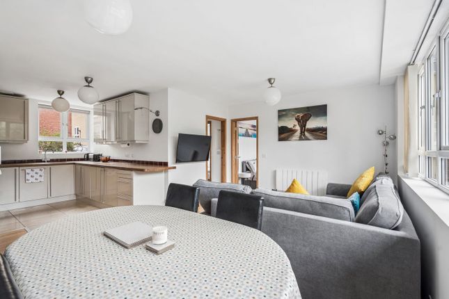 2, Wellesley Court, IVER photo 4