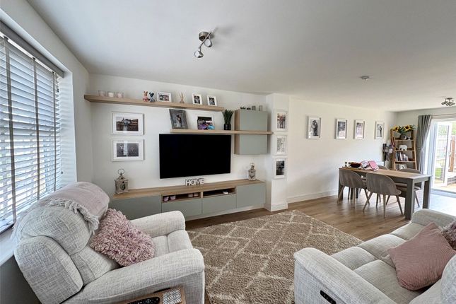 136, Meadow Acre Road, Honiton photo 3