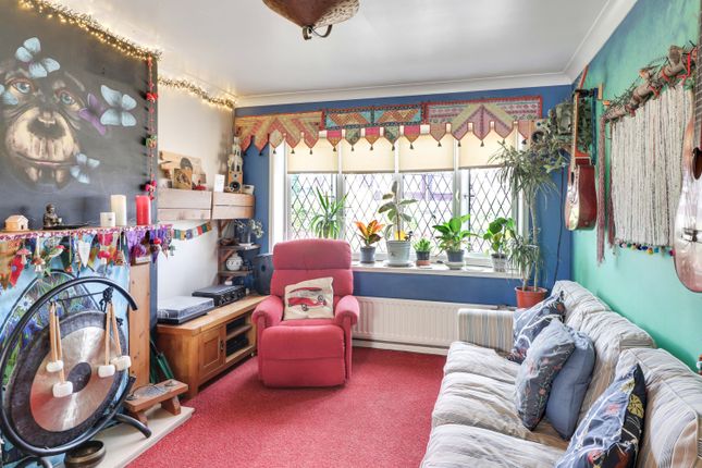 18, EARLSWOOD CRESCENT, LEEDS photo 4