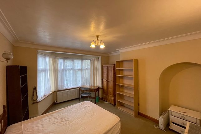 Thumbnail Room to rent in Revell Road, Norbiton, Kingston Upon Thames