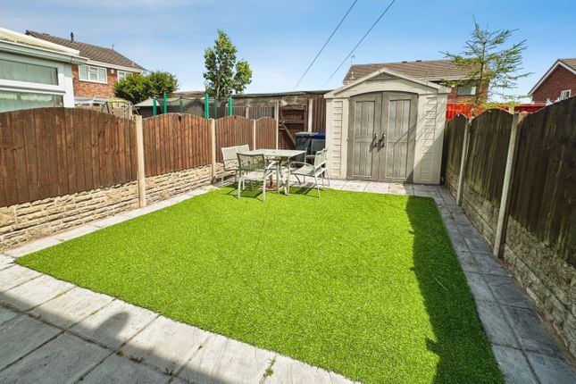 13, Staveley Close, Bucknall, Stoke-On-Trent photo 2