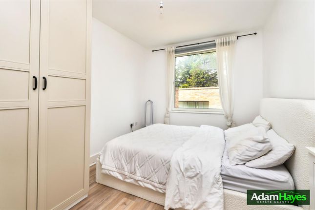 74, Edgewood Mews, London photo 3