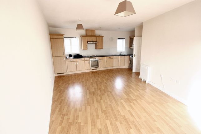 Flat to rent in Windermere Avenue, Purfleet-On-Thames