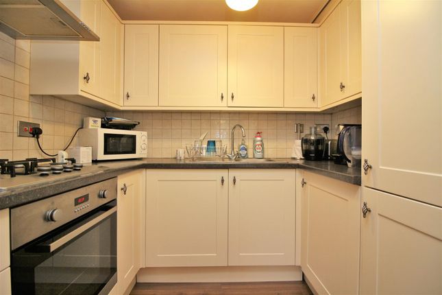 4 Everett Court,, Watling Street, Radlett photo 4