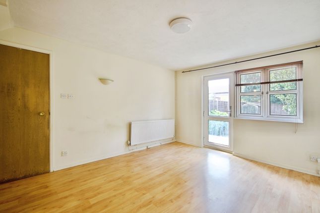 6, Canterbury Close, London photo 2