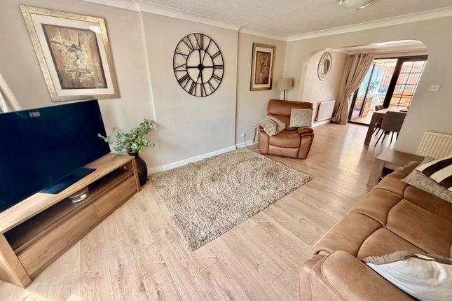 5, Simkin Way, Oldham photo 4