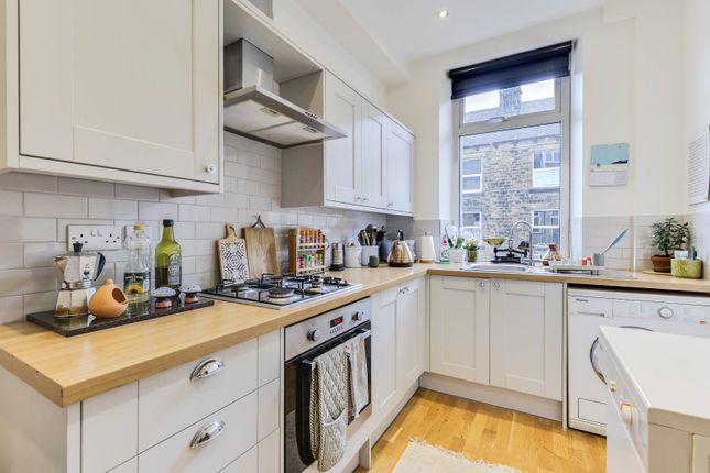 28, Cowley Road, West Yorkshire photo 4