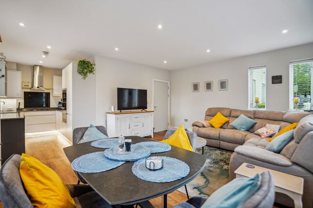 1, Universal House, High Street, Iver photo 2