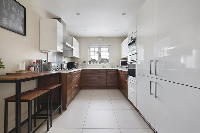 28, Brighton Road, Surrey photo 4