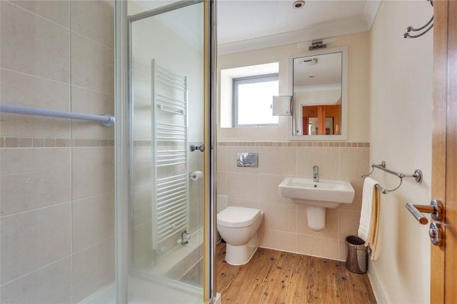 Separate Shower Room