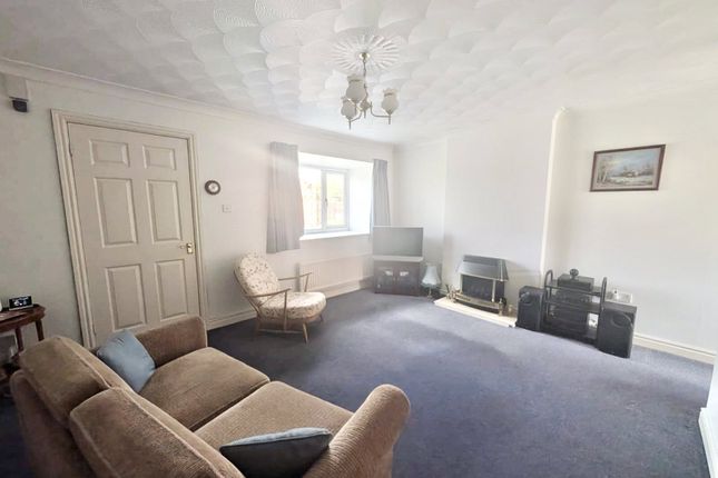 17, Greengates Crescent, Neston photo 3