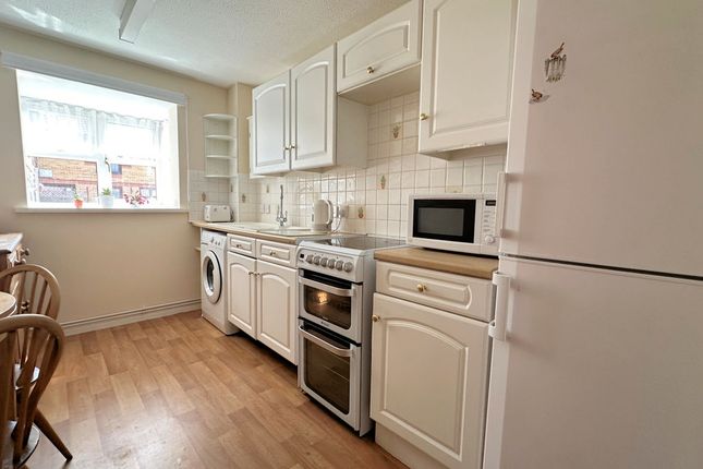 21, Postern Close, Fareham photo 3