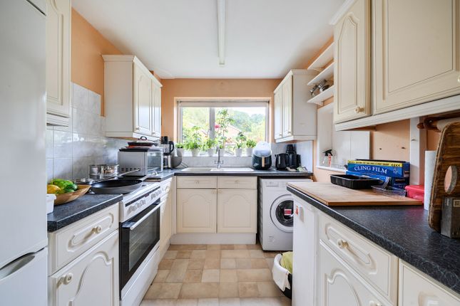 22, Lincoln Court, Hampshire photo 2