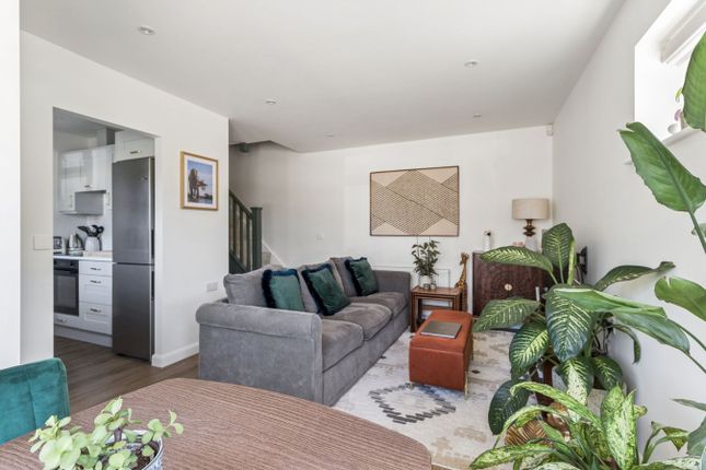 9, Rixon Close, George Green photo 3