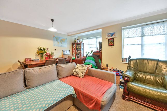 Thumbnail Flat to rent in Kingsmount Court, Sutton