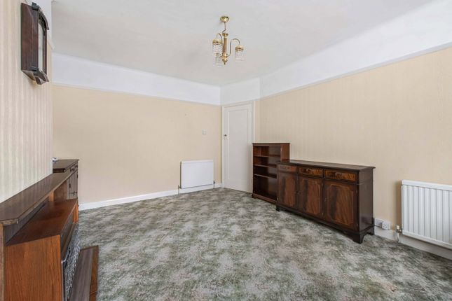 19, Kerrill Avenue, Coulsdon photo 4