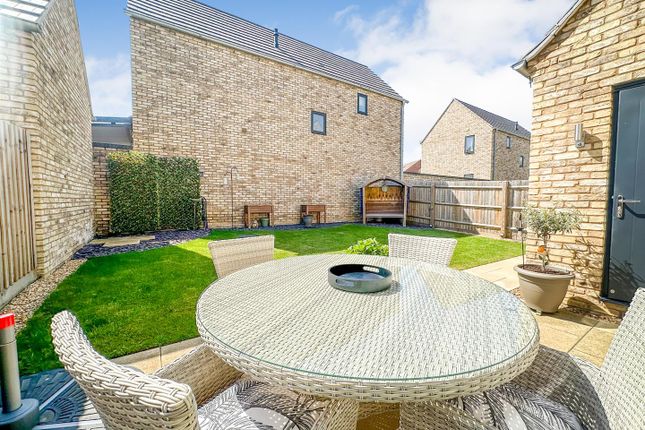 48, Park View, Corby photo 4