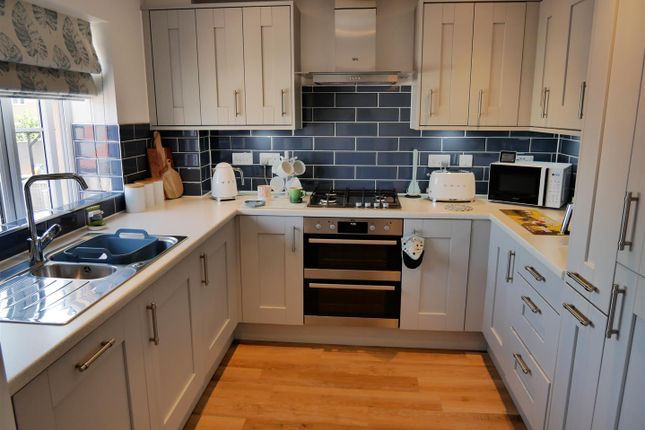 18, Stoke Meadow, Calne photo 4