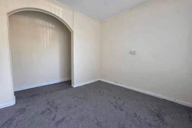 61, Walsall photo 4