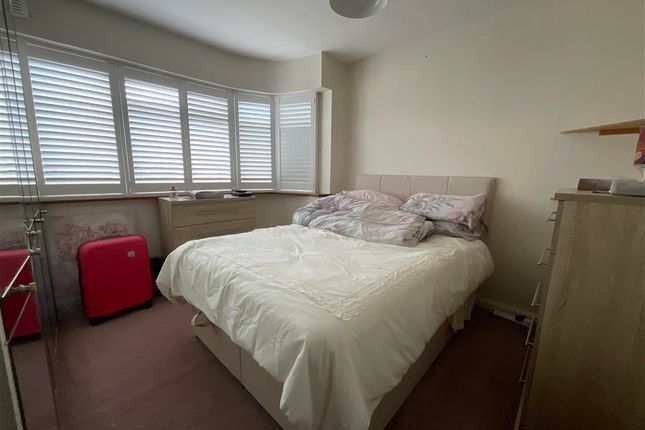 Maisonette for sale in Fullwell Avenue, Ilford, Essex