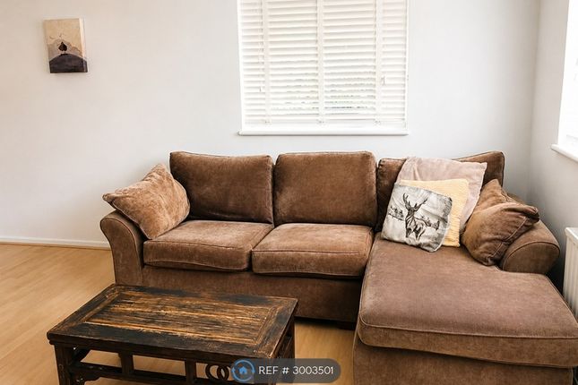 Flat, Shawfield Court Church Road, West Drayton photo 4