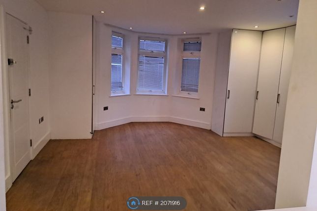 Thumbnail Studio to rent in Archway Mews, London