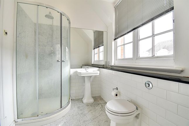 Flat for sale in Bluecoats Avenue, Hertford