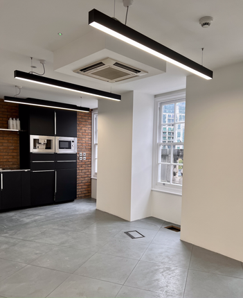 Office to let in Wansworth Road, London