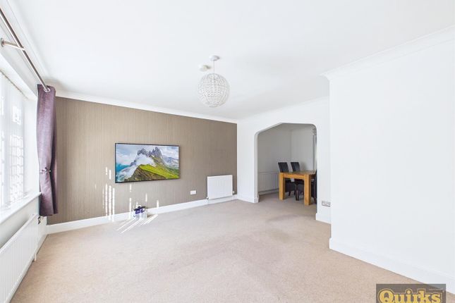 11, Coppens Green, Wickford photo 3