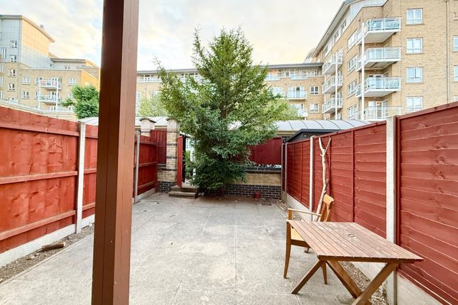 22, Ferry Street, London photo 3