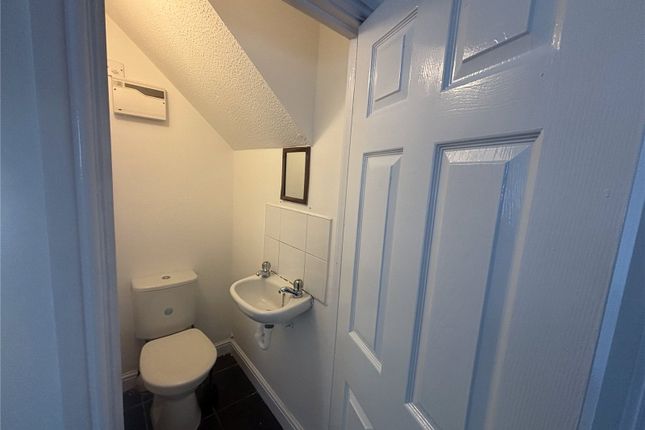 27, Parkside Close, Manchester photo 4
