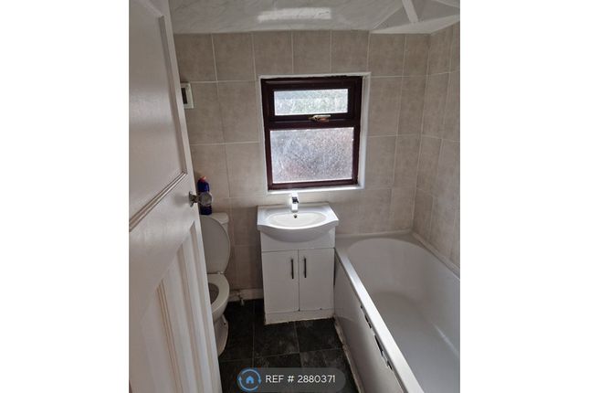 Alexandra Road, Radcliffe, Manchester photo 4