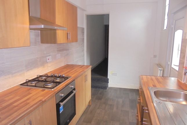 Flat to rent in Erith Road, Leicester