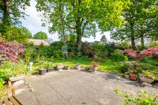 12, Lynwood Close, Ferndown photo 2