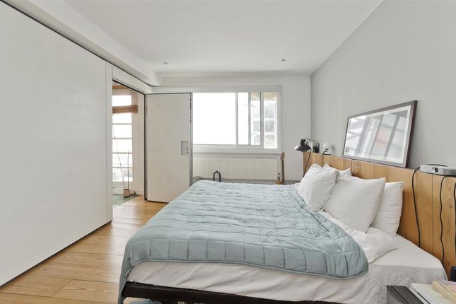 Flat to rent in Treadgold Street, Notting Hill