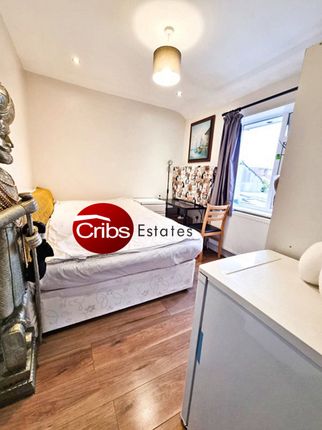 Thumbnail Shared accommodation to rent in Central Road, Morden