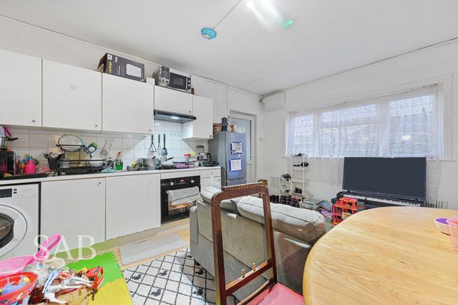 11 Beechwood Gardens, London photo 3