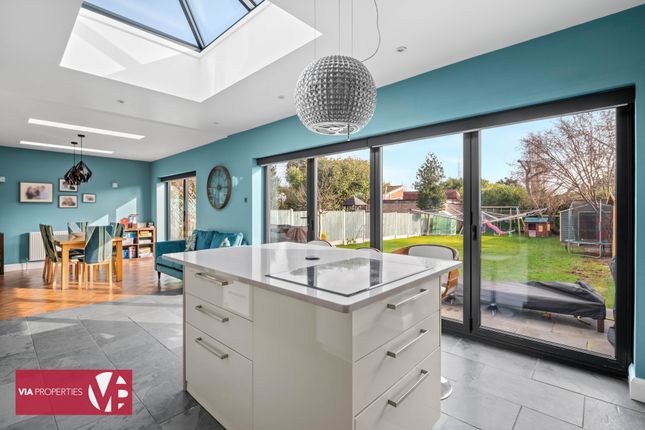 34, McKenzie Road, Broxbourne photo 2