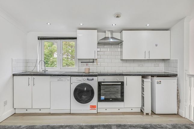 Flat 3, 25, Brookhill Road, London photo 3