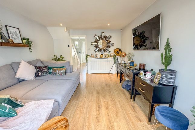 38, Romsey Close, Hockley photo 3