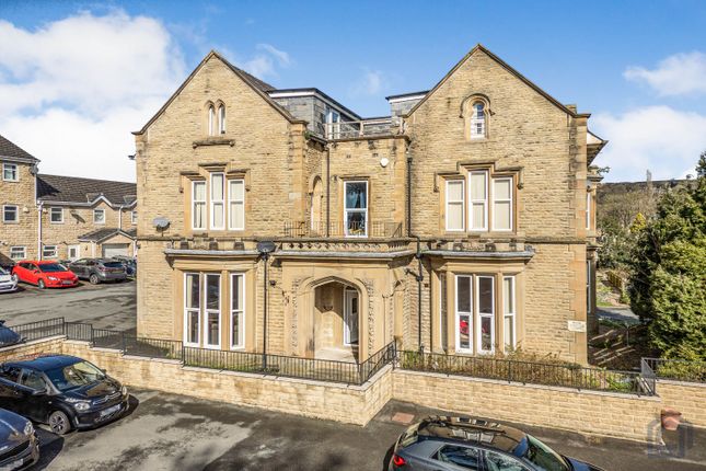 Flat for sale in Redwing Crescent, Huddersfield