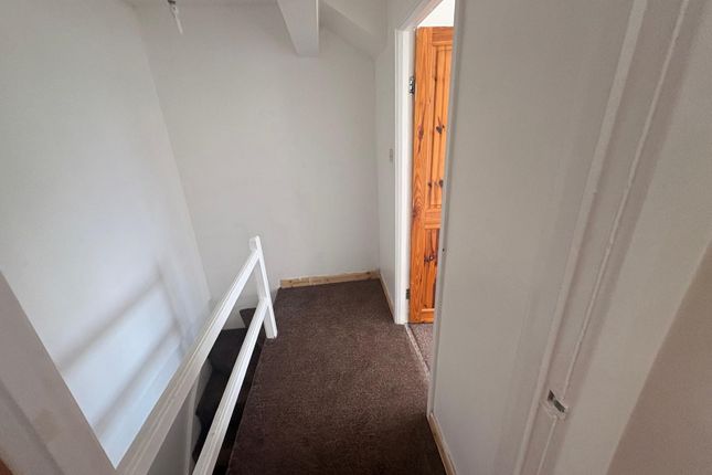 61, FEARNSIDES STREET, BRADFORD photo 5