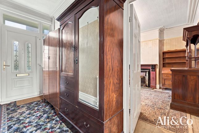 118 Lodge Lane, Grays photo 4