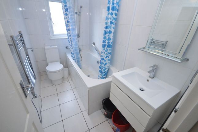 Flat for sale in Coventry Road, Ilford