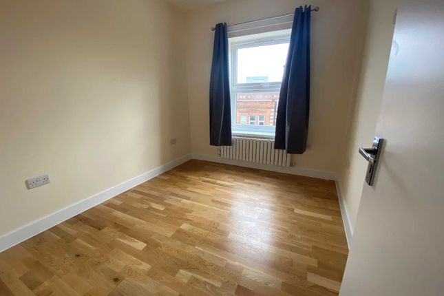 Flat to rent in High Road, Leytonstone
