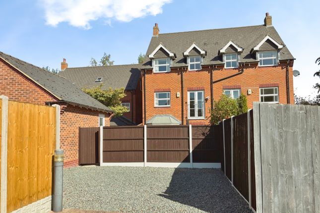 4, Rose Hip Walk, Witham St Hughs photo 2