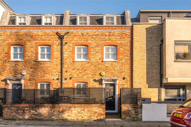 Thumbnail Terraced house for sale in Barnsbury Grove, Islington, London