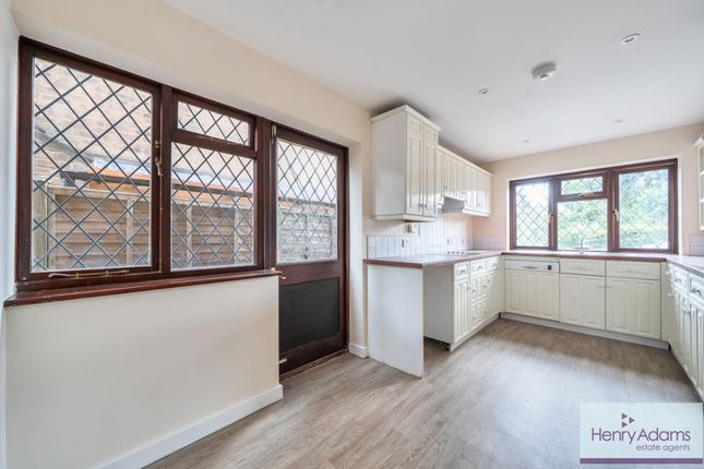 33 Forest Rise, Liss photo 4