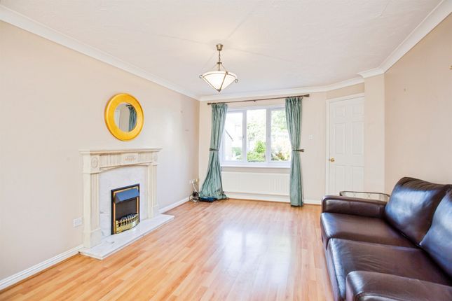 11, Heath Lea, Halifax photo 4